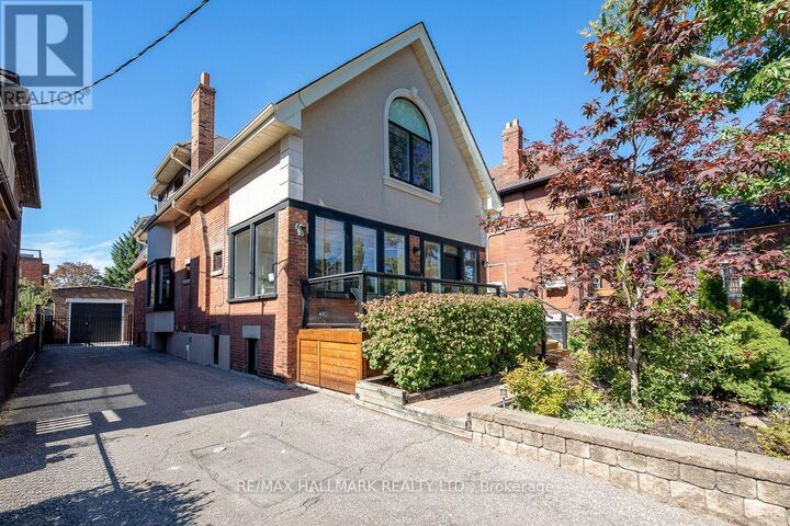 Property Photo:  620 Indian Road  ON M6P 2C6 