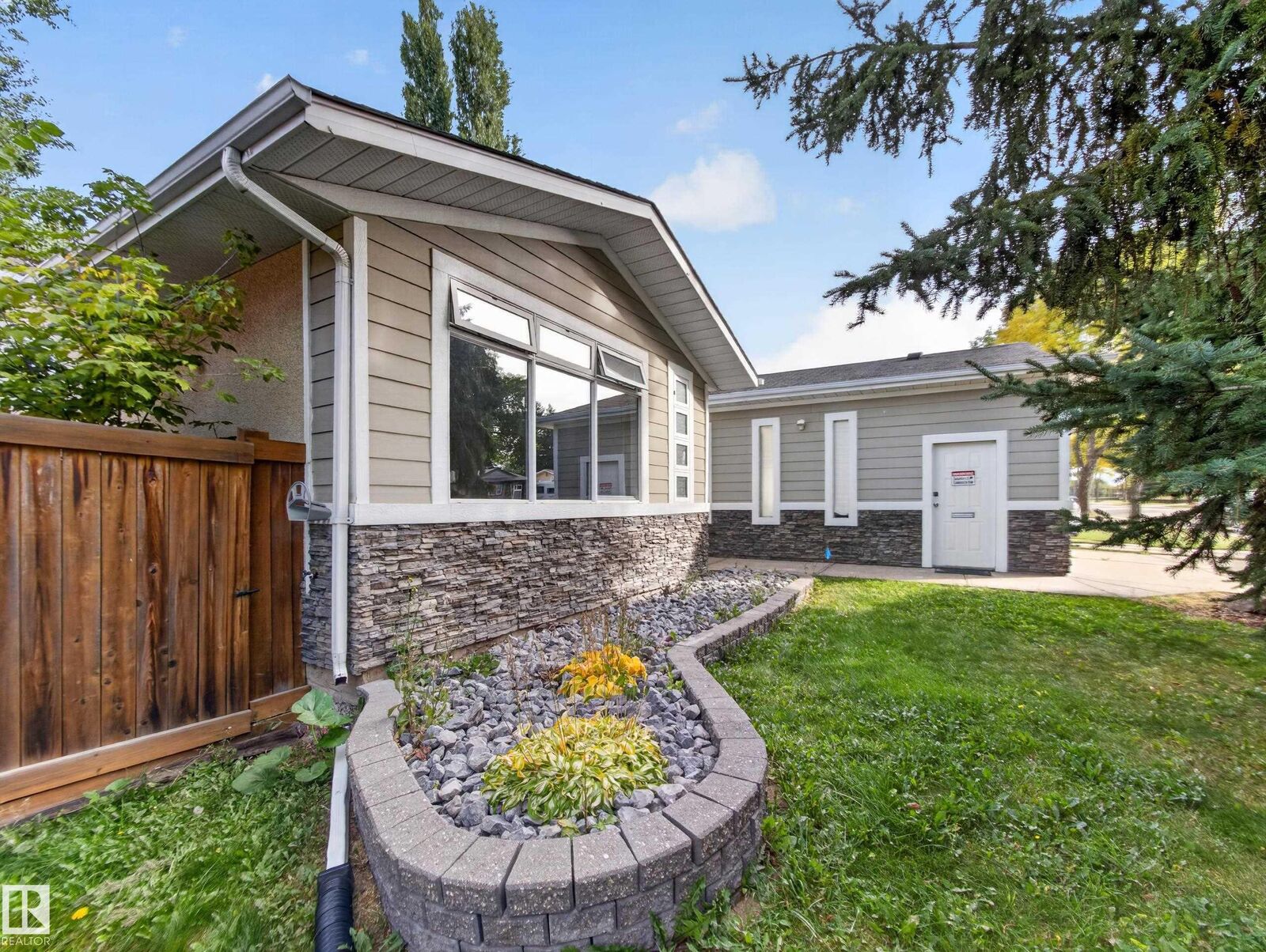 Property Photo:  16 Greenwood Way  AB T8A 0J5 
