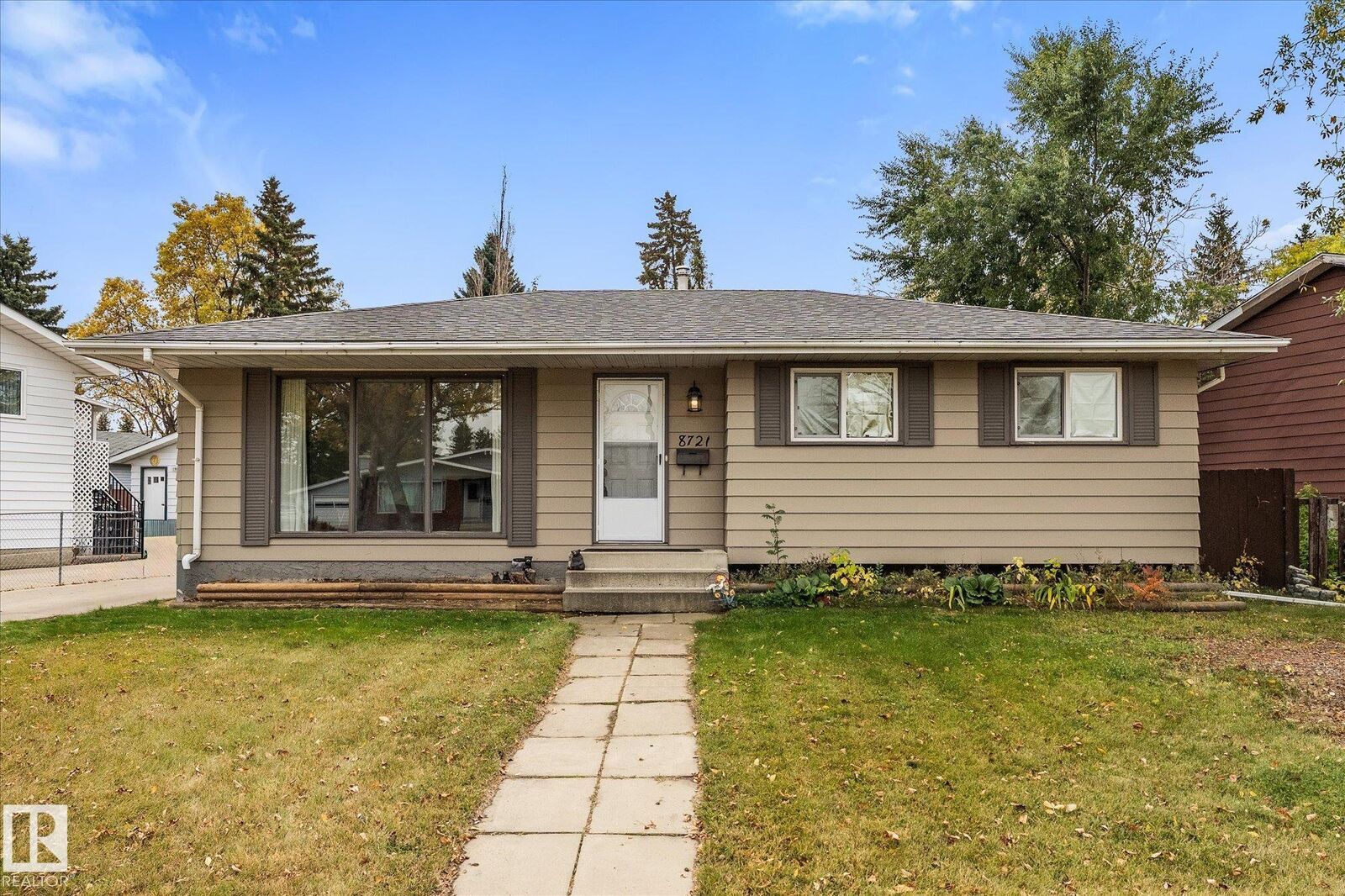Property Photo:  8721 99 Avenue  AB T8L 2Y4 