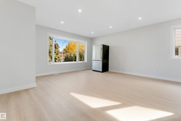 Property Photo:  3432 60 Street NW  AB T6L 1E2 