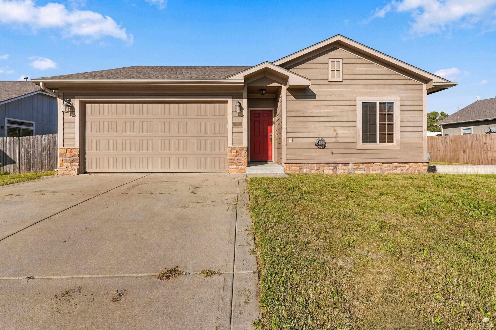 Property Photo: 916 Dakota Lane KS 66441