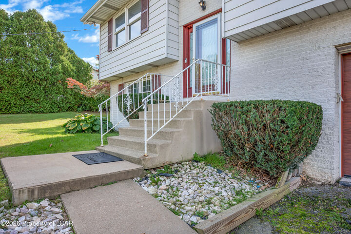 Property Photo:  32 Laflin Road  PA 18702 