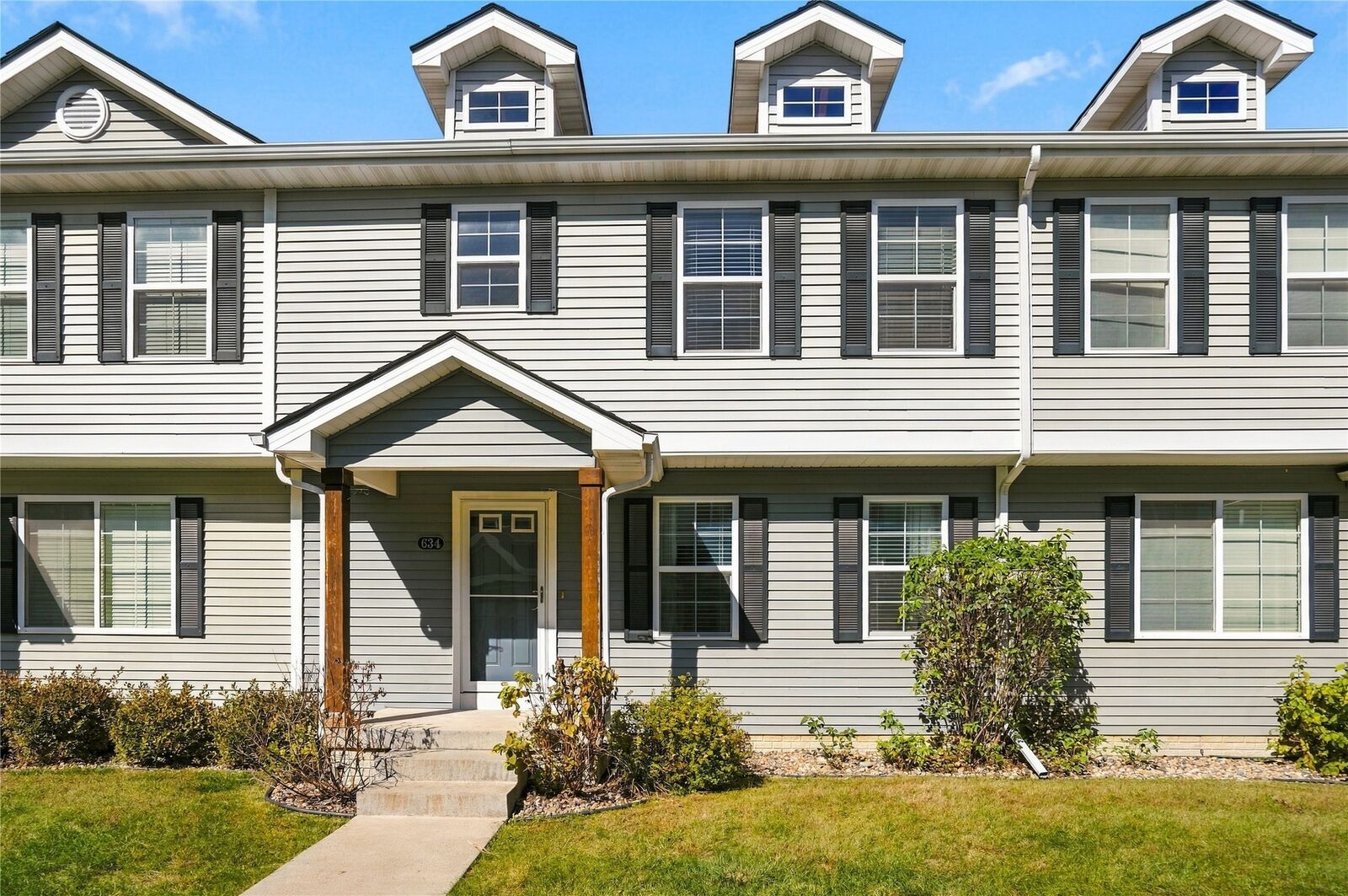 Property Photo:  634 Newport Place  IA 50211 