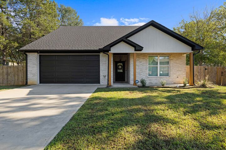 Property Photo:  2708 Ledbetter Street  TX 75662 