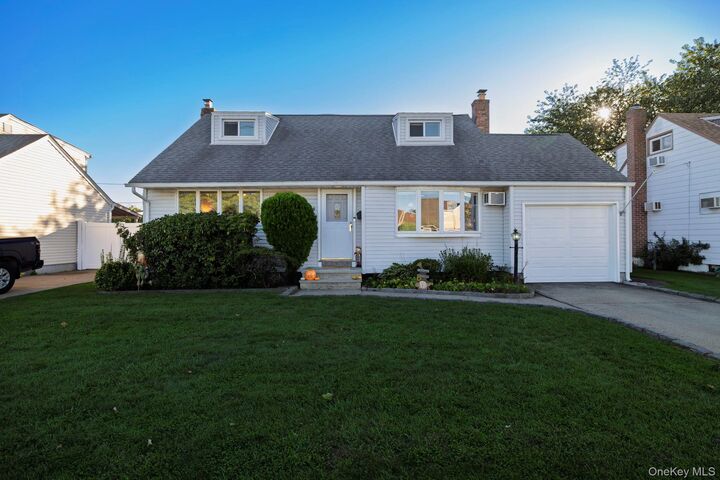 Property Photo:  2066 Seaford Avenue  NY 11783 