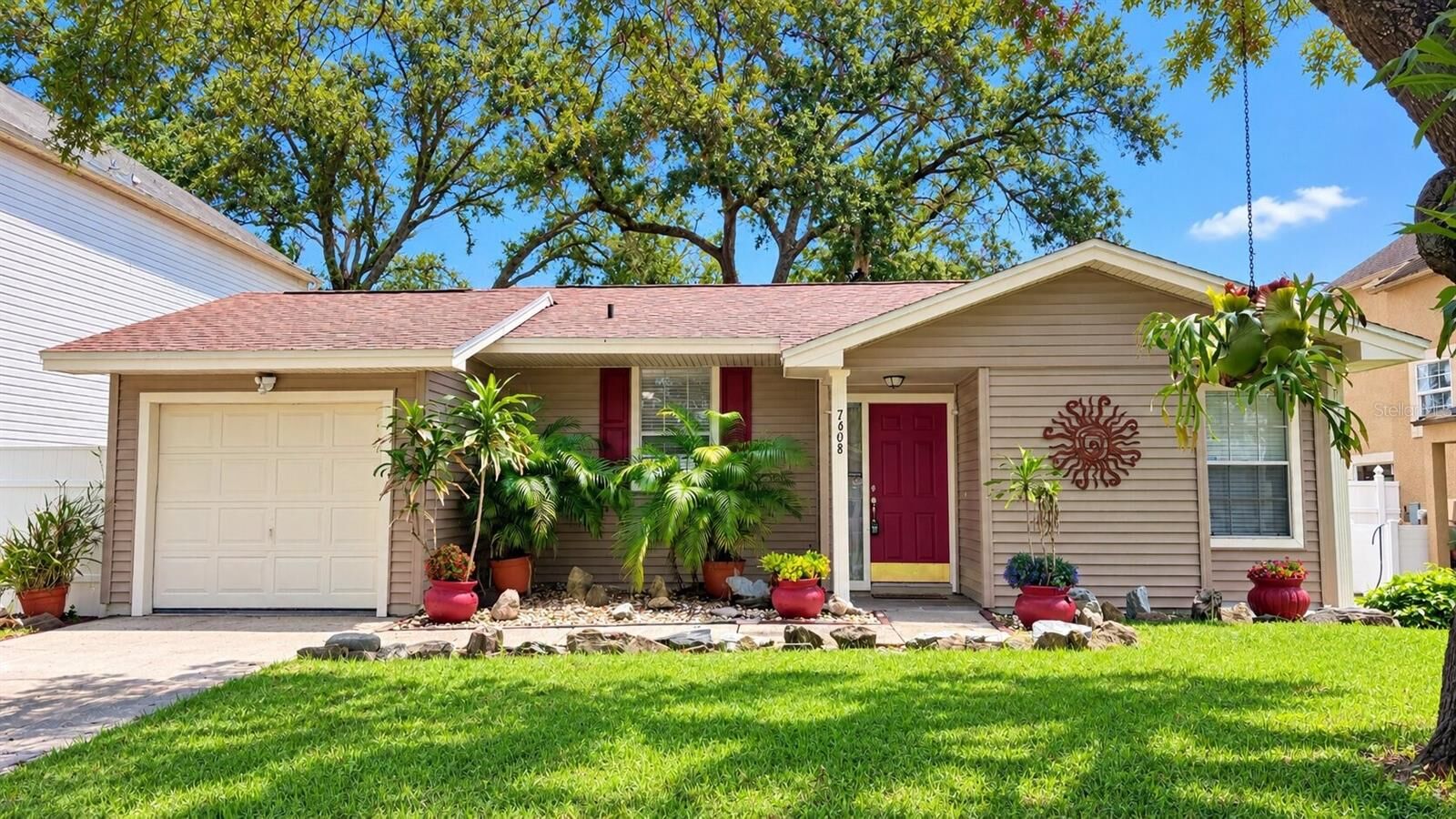 Property Photo:  7608 Glades Ct  FL 33637 