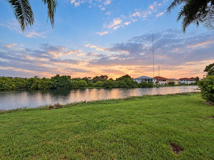 Property Photo:  211 Fernwood Circle 211  FL 33777 