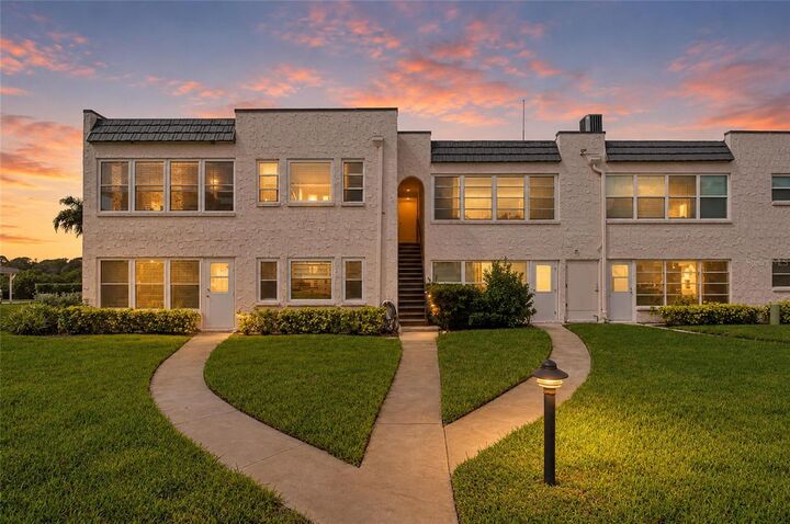 Property Photo: 211 Fernwood Circle 211 FL 33777