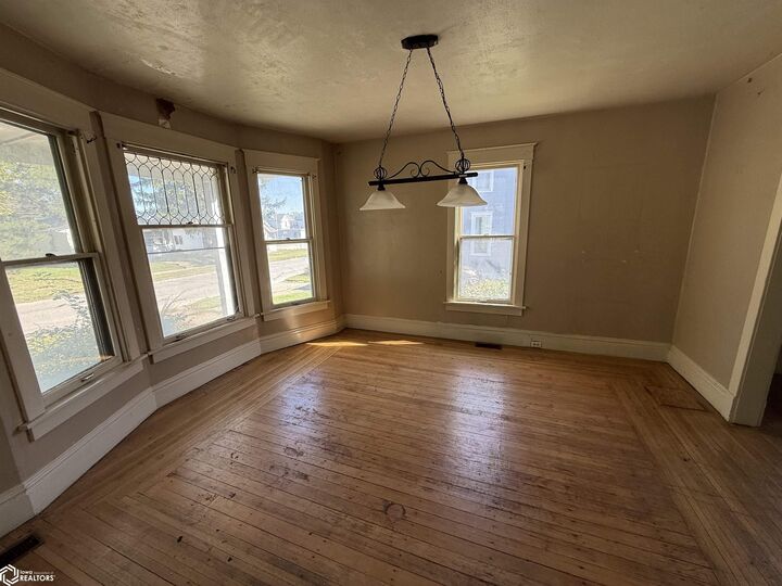Property Photo: 1611 South Street IA 52601