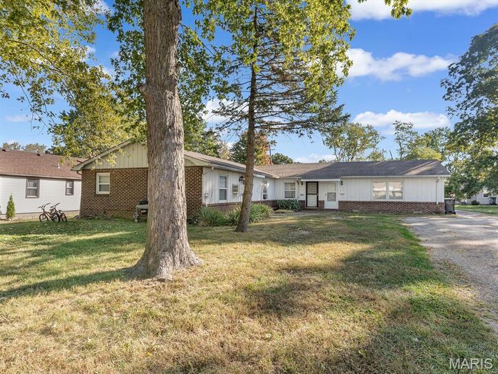 Property Photo:  62 Pine Trail  IL 62208 