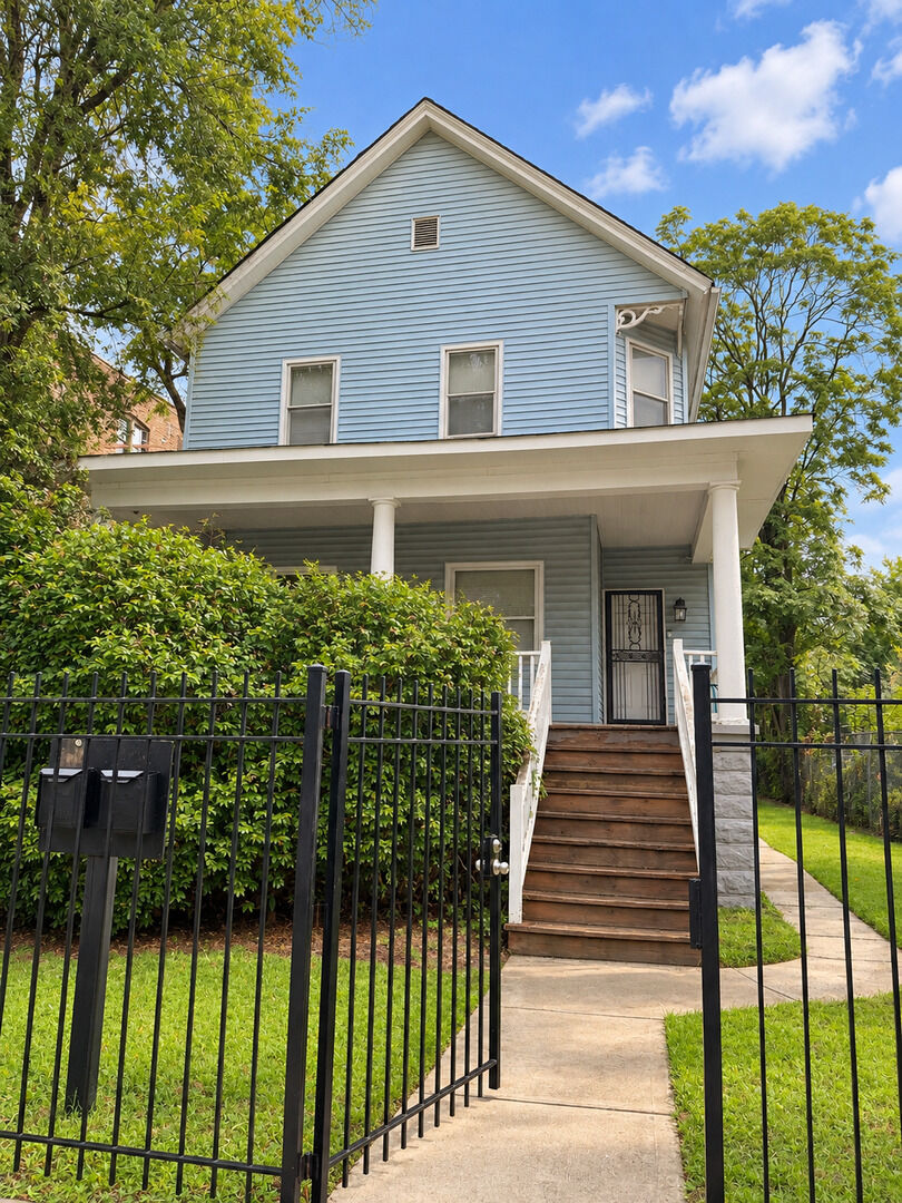 Property Photo:  5452 W Race Avenue  IL 60644 