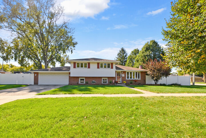 Property Photo:  8301 Narragansett Avenue  IL 60459 