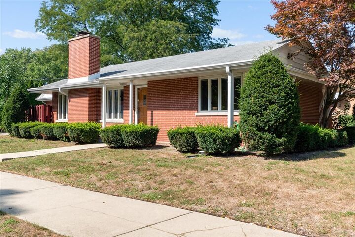 Property Photo: 3902 Greenleaf Street IL 60076