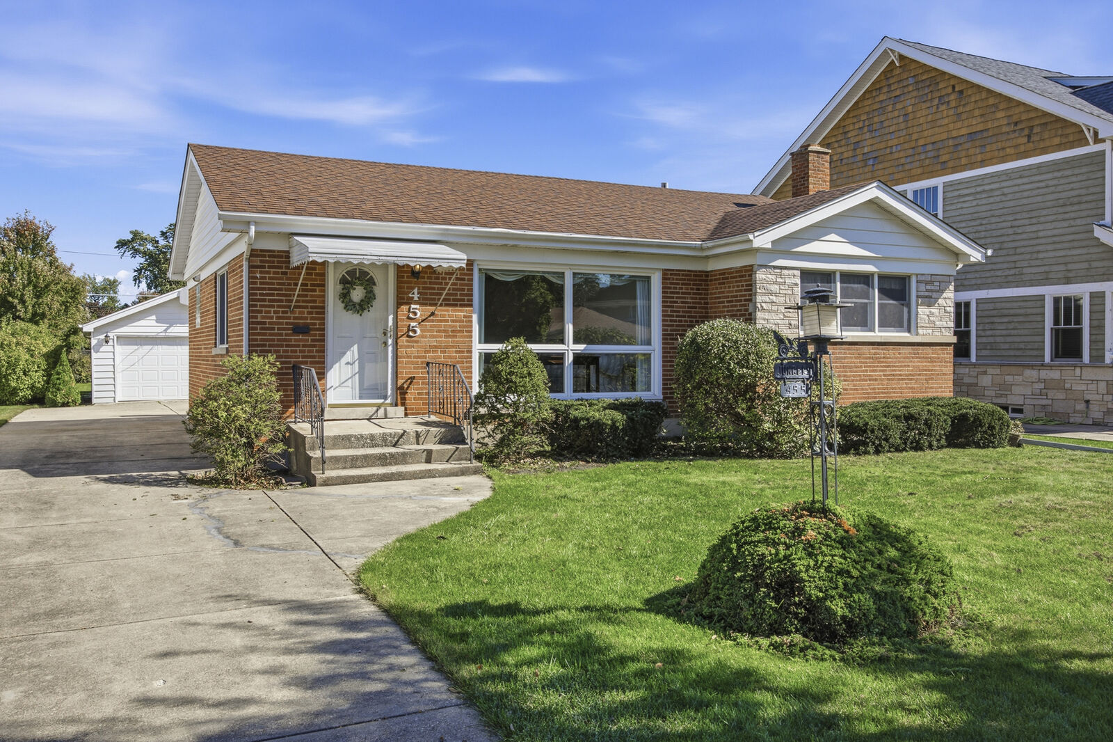 Property Photo:  455 N Maple Avenue  IL 60126 