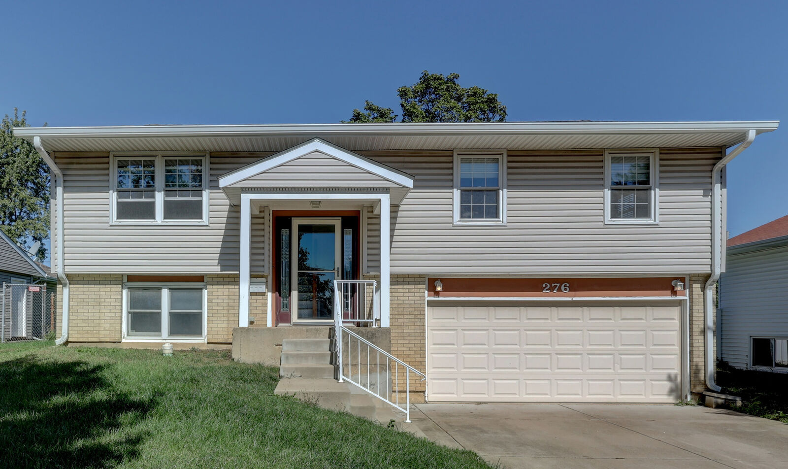 Property Photo:  276 E Wrightwood Avenue  IL 60139 