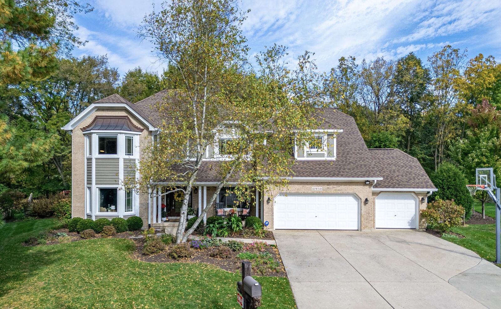 Property Photo: 42W046 Retreat Court IL 60175
