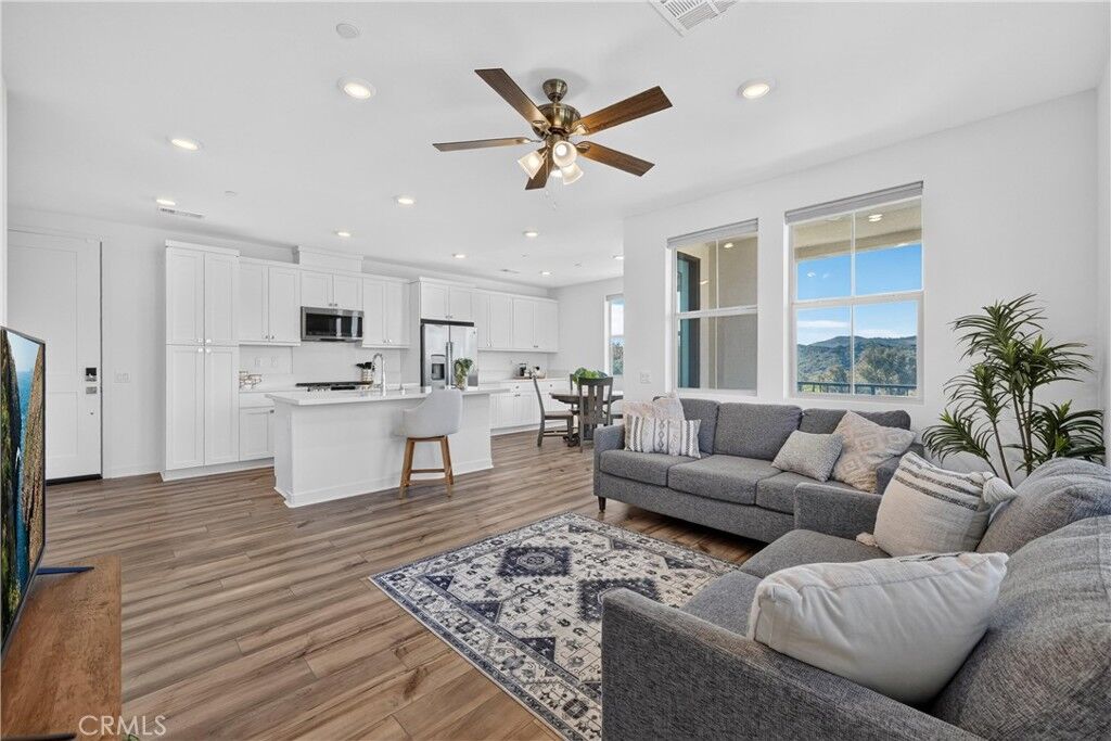 Property Photo:  1500 Lasso Way 304  CA 92694 
