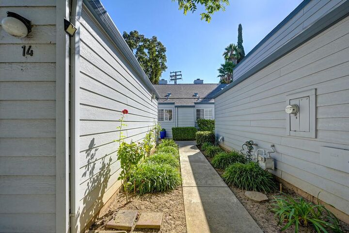 Property Photo: 3813 Pasadena Avenue 14 CA 95821