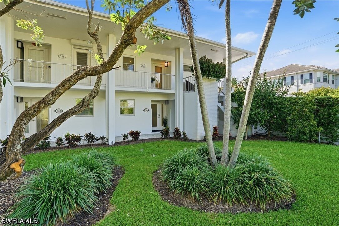 Property Photo: 536 2nd Street S 536 FL 34102