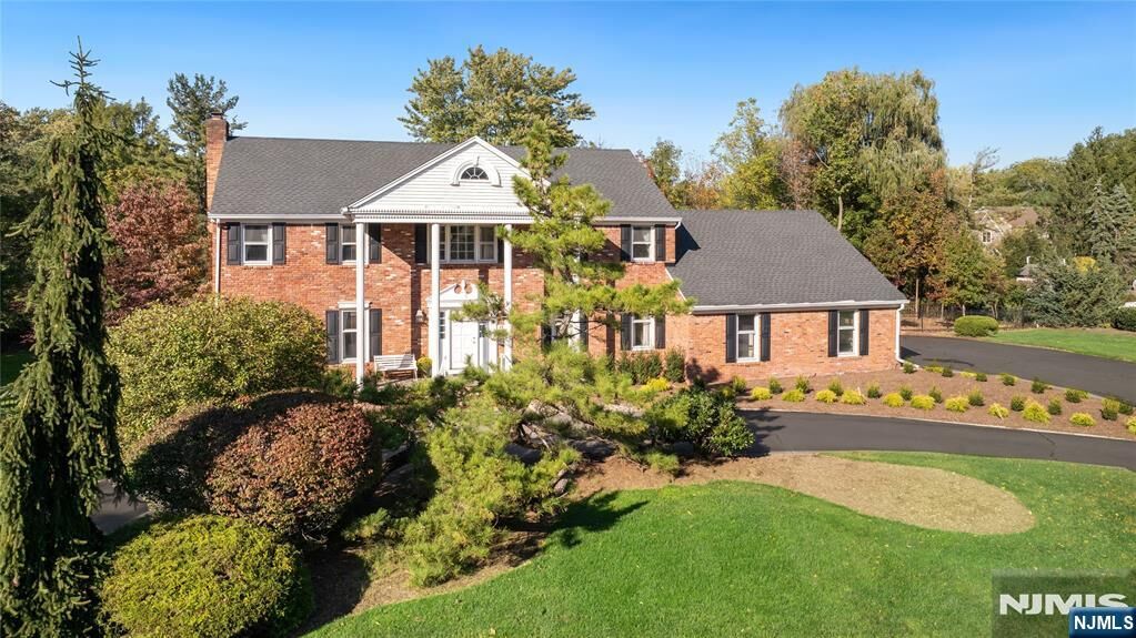Property Photo:  25 Paddock Road  NJ 07423 