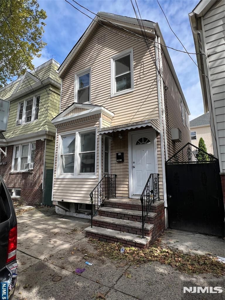 Property Photo:  14 Lentz Avenue  NJ 07105 