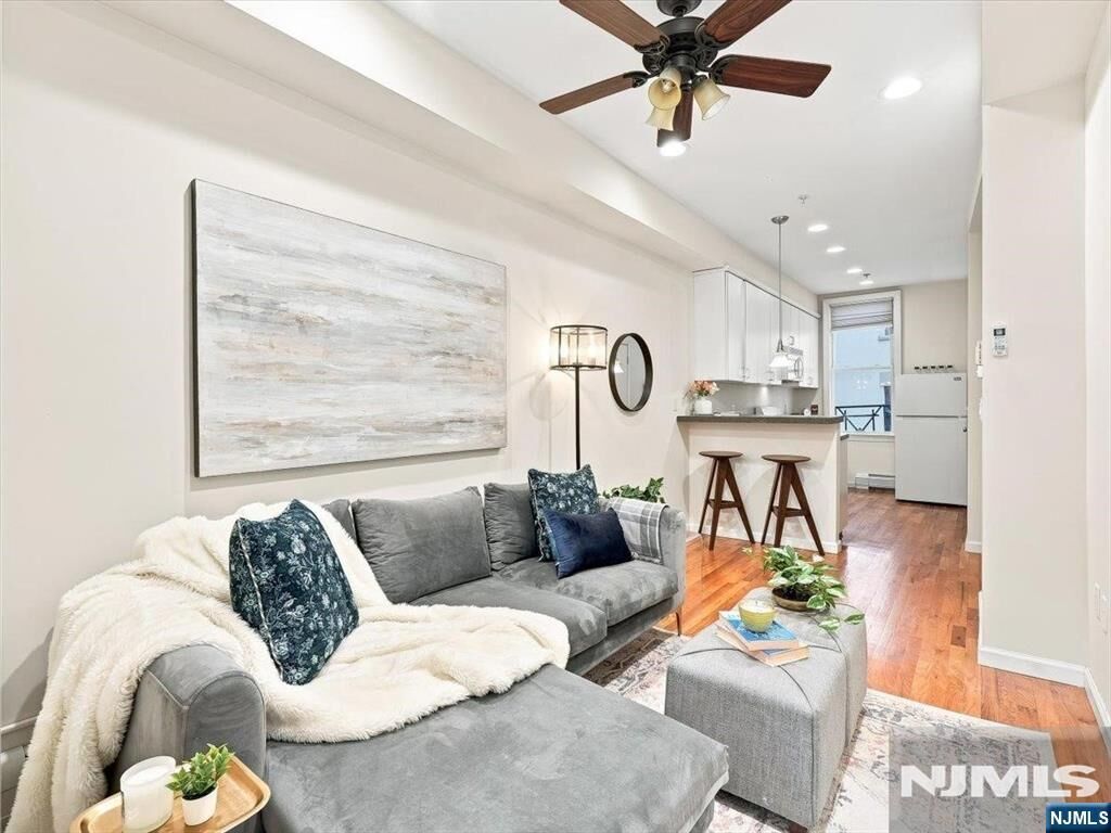 Property Photo:  358 3rd Street 3L  NJ 07030 