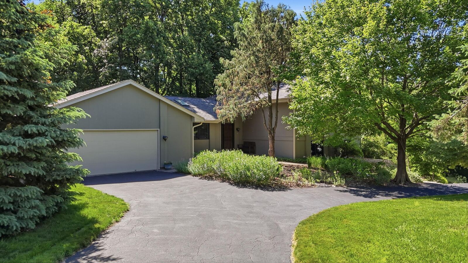 Property Photo: 3610 Evergreen Lane N MN 55441