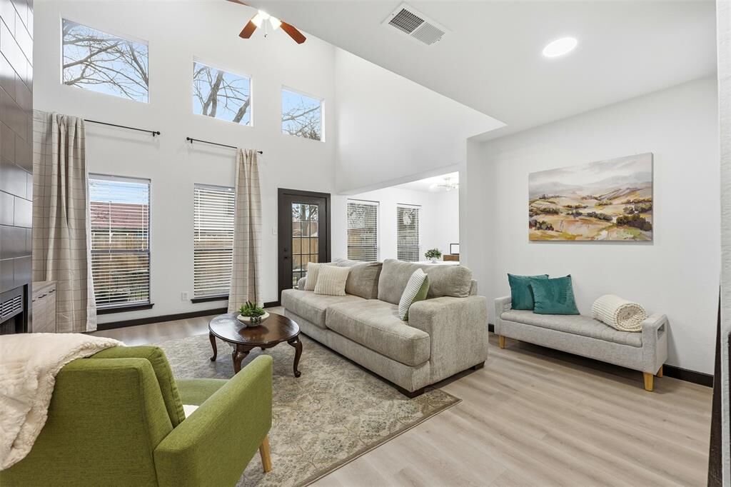 Property Photo:  1214 W Hudgins  TX 76051 