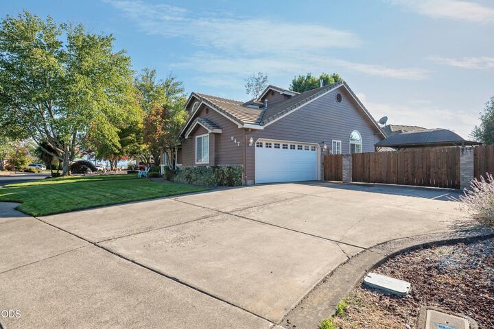 Property Photo: 947 Brandon Street OR 97502