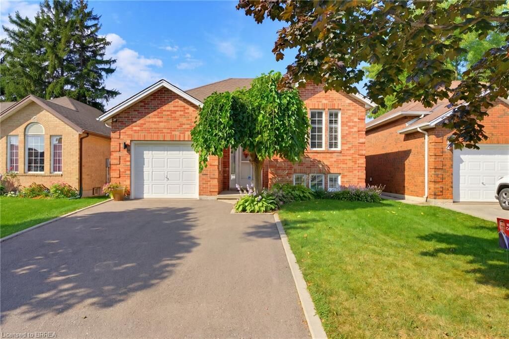 Property Photo:  10 Noble Court  ON N3R 7Y5 