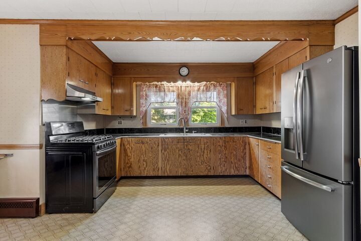 Property Photo:  24 Faulkner Ave  MA 01887 