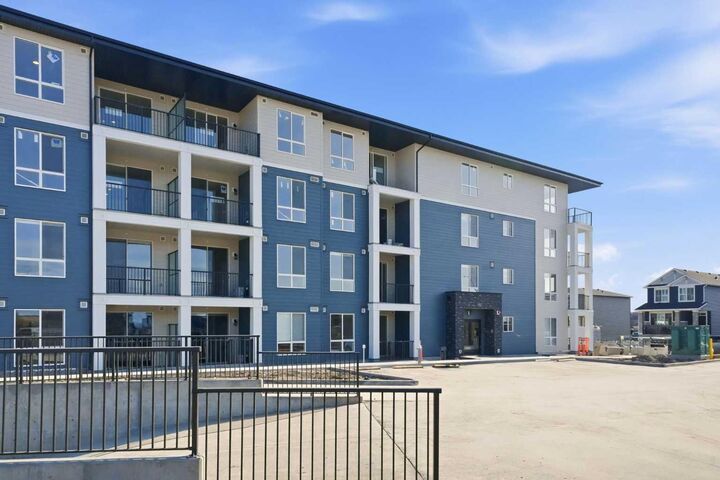 Property Photo:  47 Creekview Gardens SW 1105  AB T2X 4Y1 
