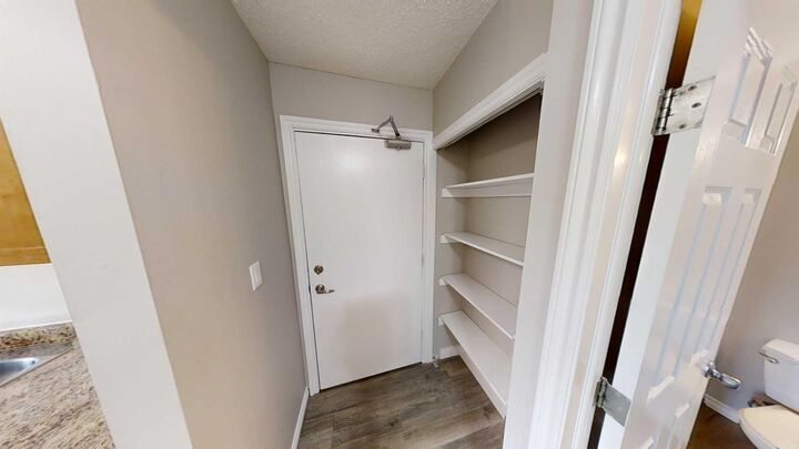Property Photo:  10028 105 Avenue 21  AB T8V 1H1 