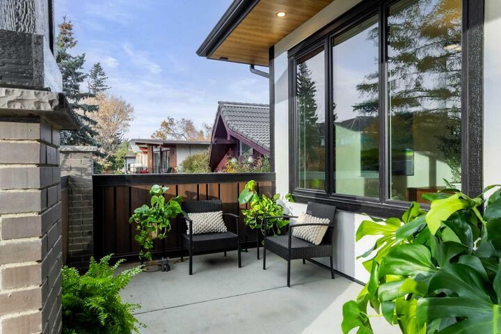 Property Photo:  2618 26 Street SW  AB T3E 2A9 