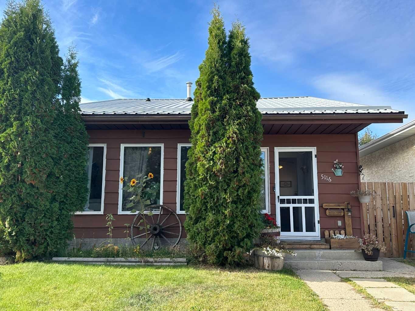 Property Photo:  5116 38 Street  AB T4J 1C6 