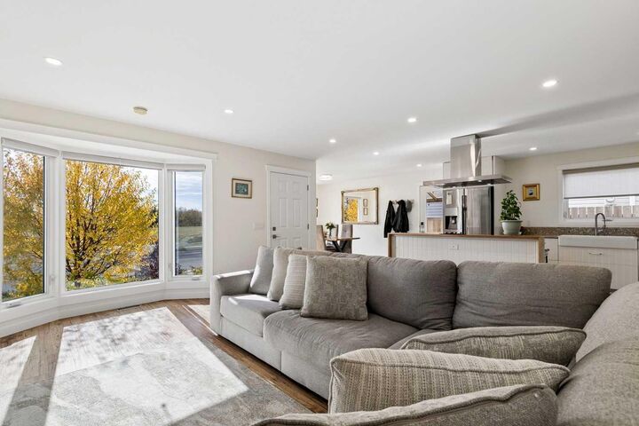 Property Photo:  355 Woodbine Boulevard SW  AB T2W 4K8 