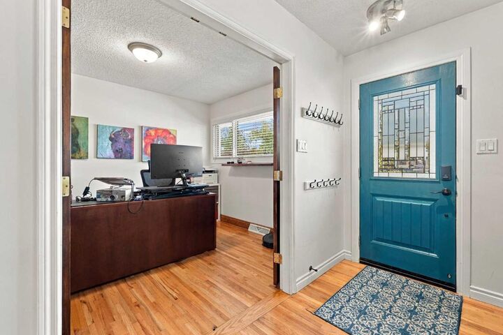 Property Photo:  4011 25 Avenue SW  AB T3E 0L7 