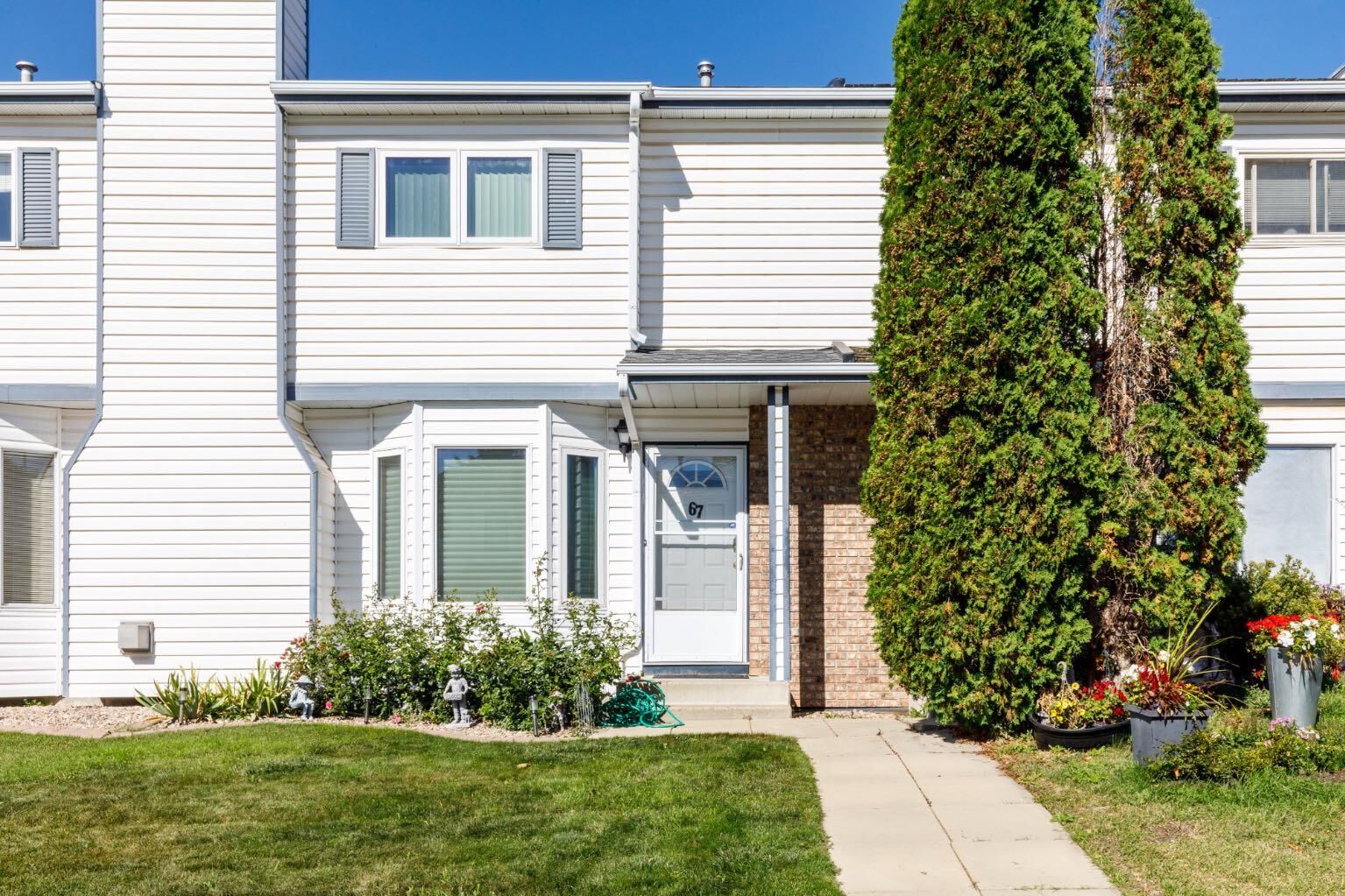Property Photo:  67 Elwell Close  AB T4R 2E2 