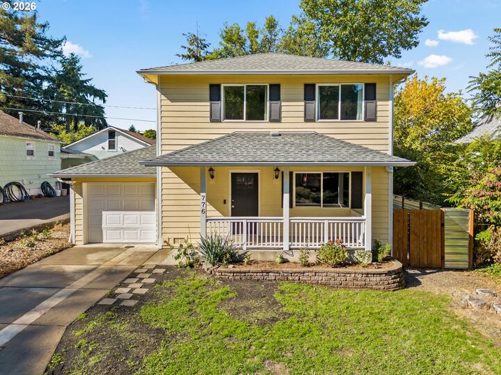 Property Photo:  776 W Altamont St  OR 97471 