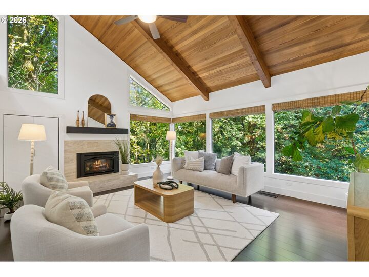 Property Photo:  2535 SW Patton Ct  OR 97201 