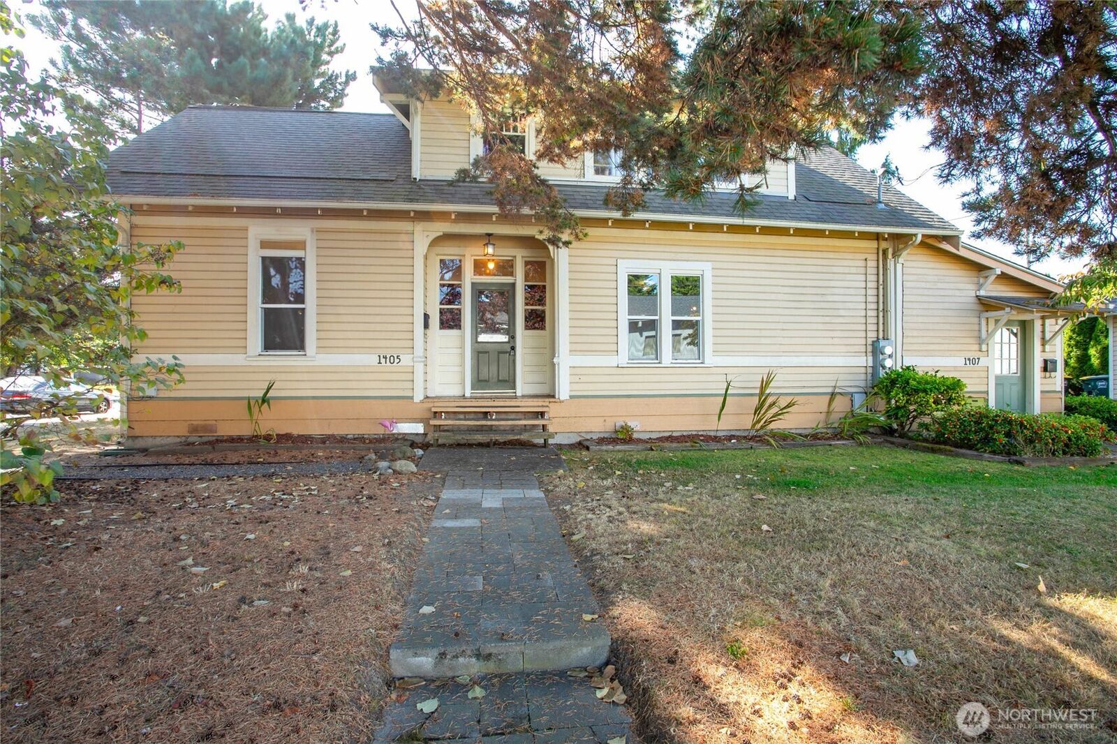 Property Photo: 1405 Halleck Street WA 98225