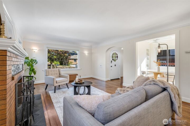 Property Photo: 8007 Wallingford Avenue N WA 98103