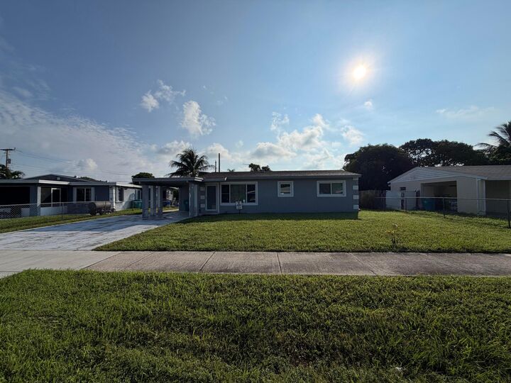 Property Photo:  1526 NE 1st Court  FL 33435 