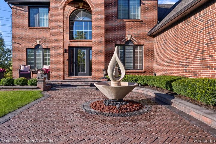 Property Photo:  653 Holbrooke Drive  MI 48187 