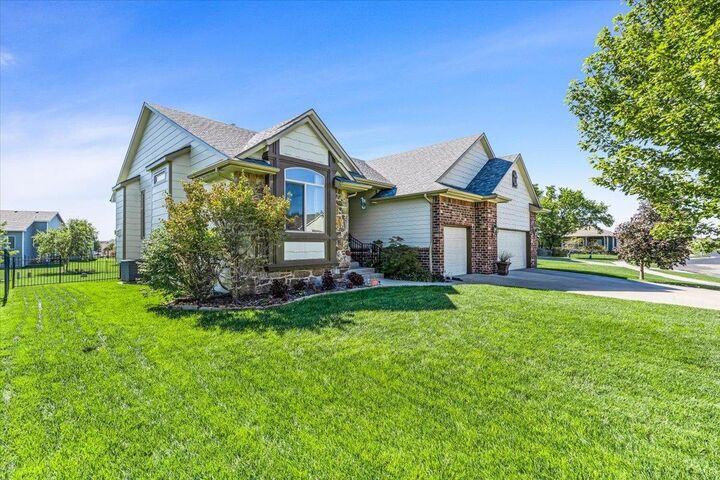 Photo de la propriété: 813 W Ledgestone St KS 67002