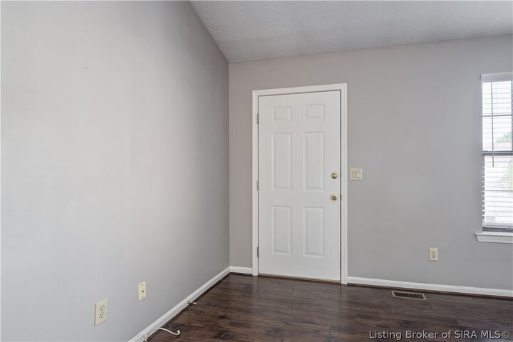 Property Photo:  81 Fieldstone Court  IN 47150 