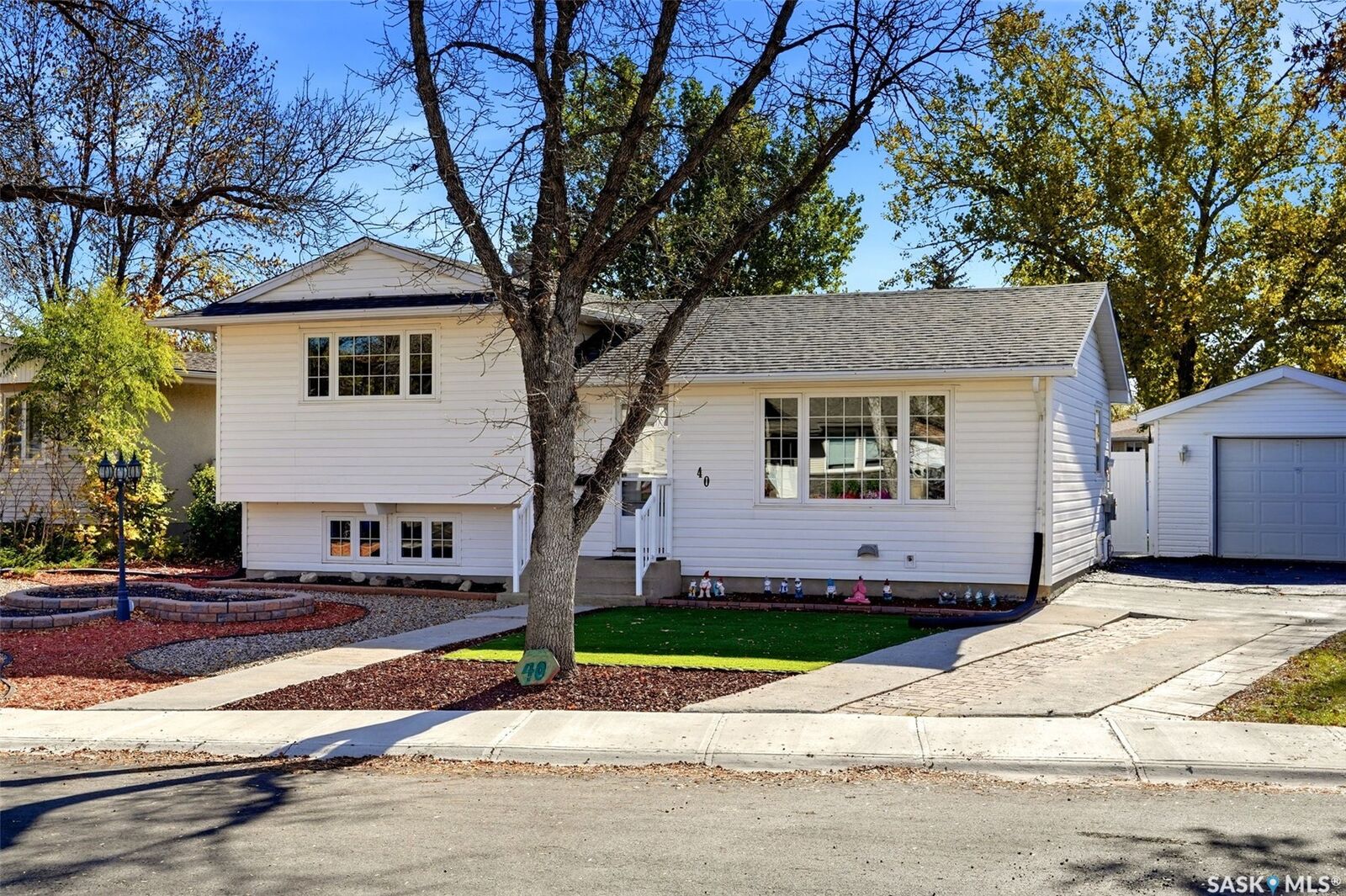 Property Photo:  40 Pleasantview Bay  SK S4R 5H3 