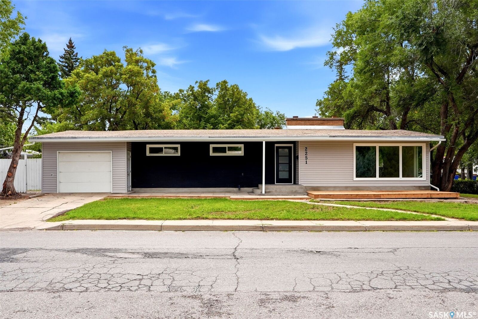Property Photo: 2251 Jubilee Avenue SK S4S 3V3