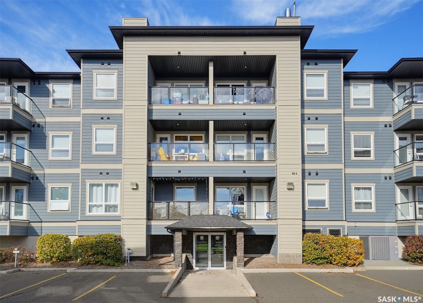 Property Photo:  108 Willis Crescent 4101  SK S7T 0W8 