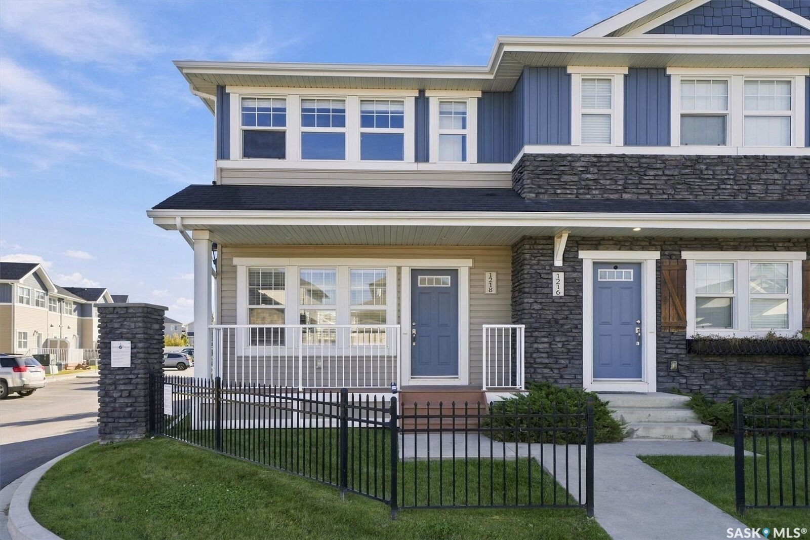 Property Photo:  1218 Pringle Way  SK S7T 0X5 